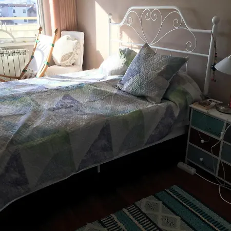 Bed & Breakfast Single: An Experience Like No Other *